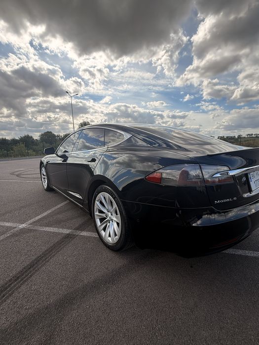 Tesla Model S 2018 VIN 5YJSA1E20JF297604 фото оголошення 4 з 8