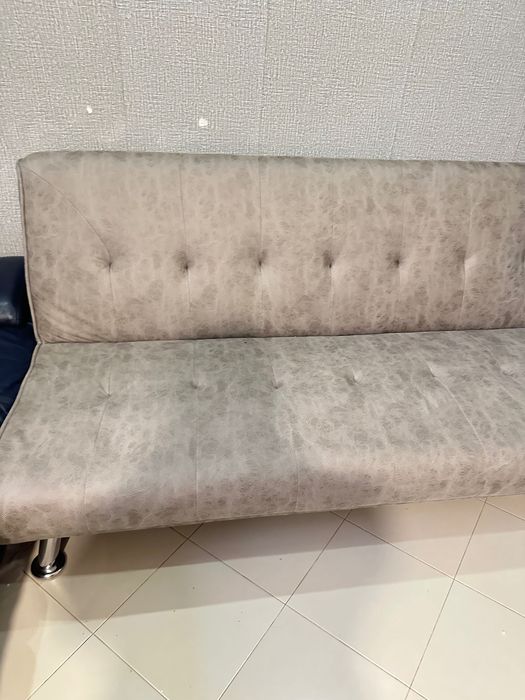 Sofá-cama com pouco uso
