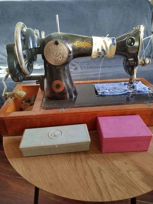 Продается швейная ручная машинка ПМЗ,образца СССР.Подольского завода