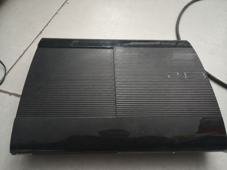 PS3 в гарному стані тільки без джойстика