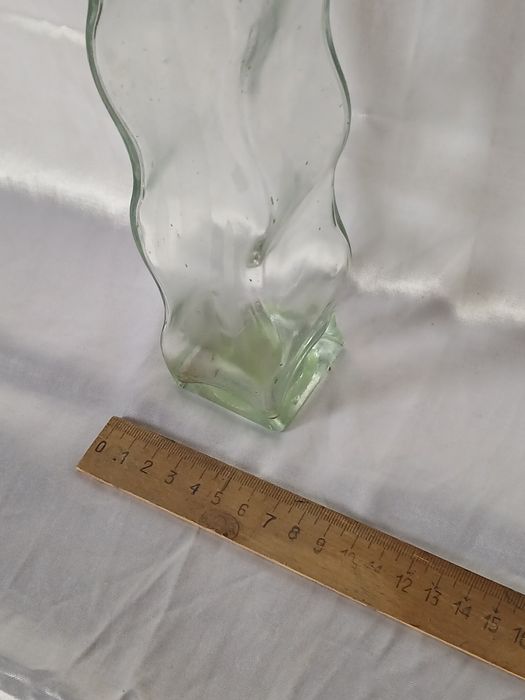 Бутылка стеклянная  "волна"