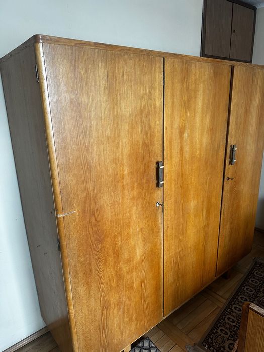 Szafa drewniana trzydrzwiowa