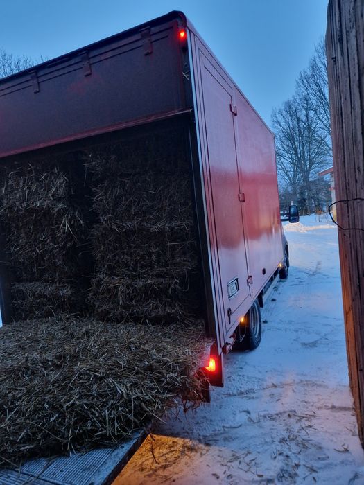Słoma w kostkach.  Możliwość transportu