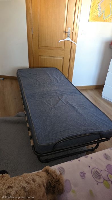Cama Dobrável de Solteiro com Colchão e Rodas – Excelente Estado