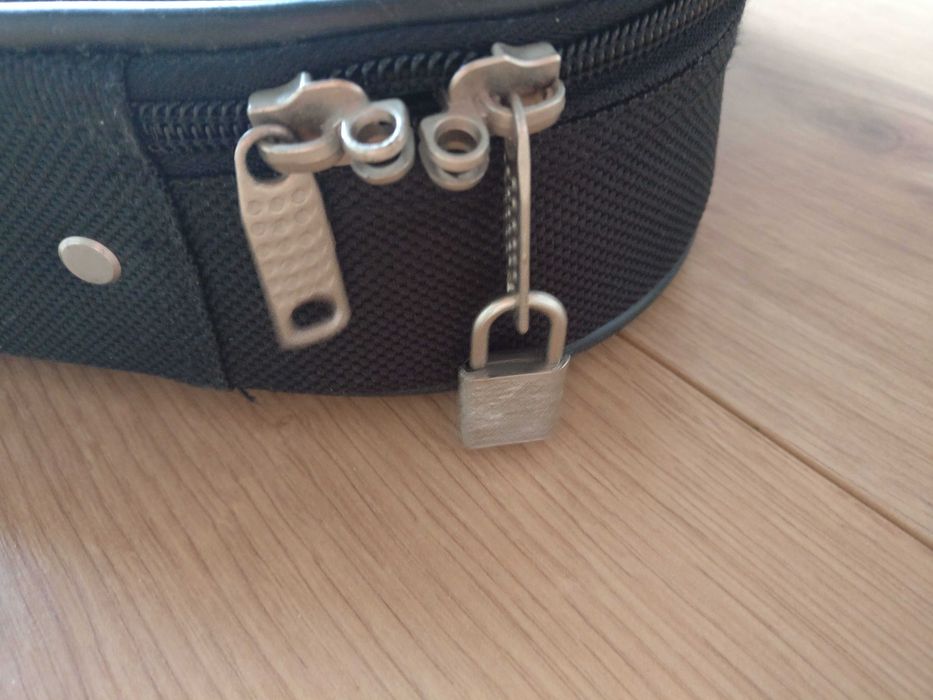 kosmetyczka walizkowa mała czarna
