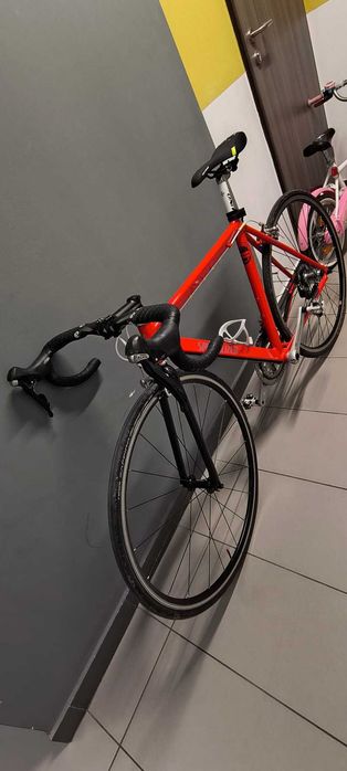 Rower szosowy "SPECJALIZED" grupa shimano 105 - piękny stan