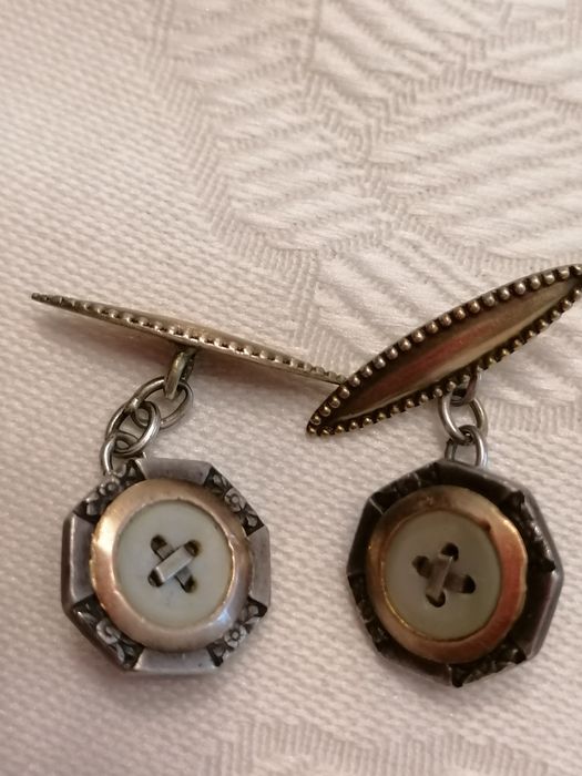 Botões de punho antigos