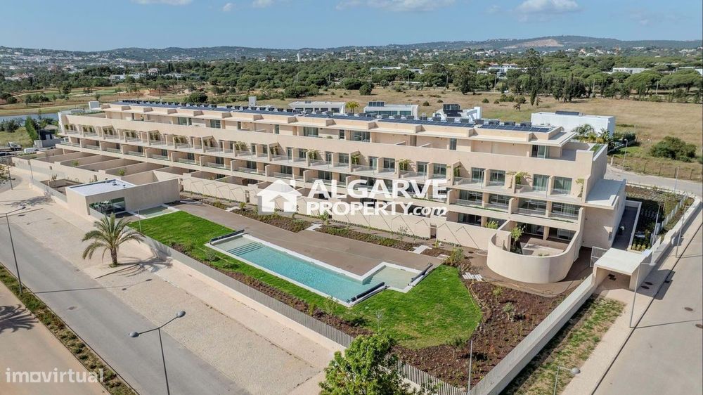 Apartamento T3 Top Floor a estrear orientado a Sul, com vista Golfe em