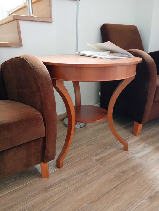 Conjunto poltronas e mesa apoio