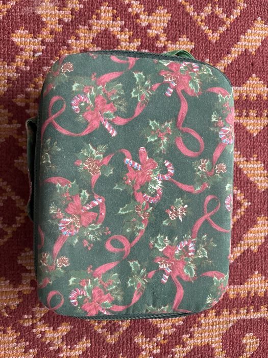 Zielony kuferek z lusterkiem