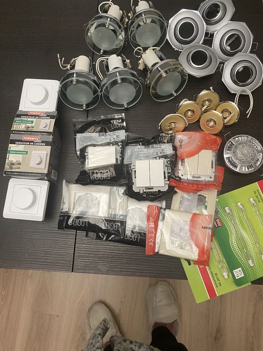 Светильники точечные выключатели