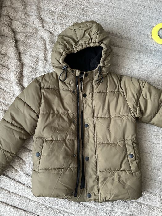 Продам детскую зимнюю куртку на мальчика