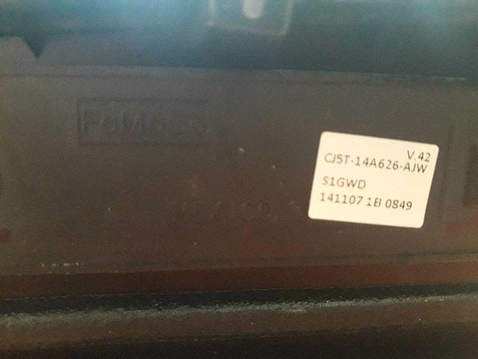 Ford Escape Titanium накладка передней двери