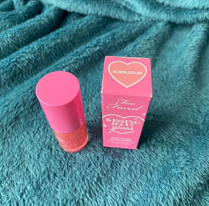 Too Faced Kissing Jelly Błyszczyk