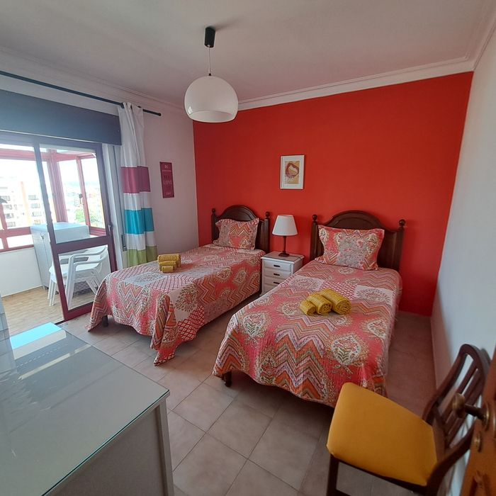 Praia da Rocha - T2 com garagem.