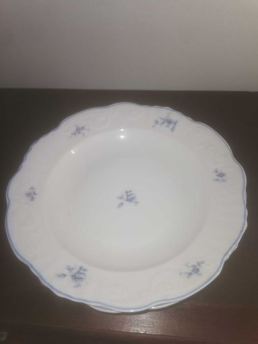 Pratos antigos Vista Alegre e Prato de Bolo