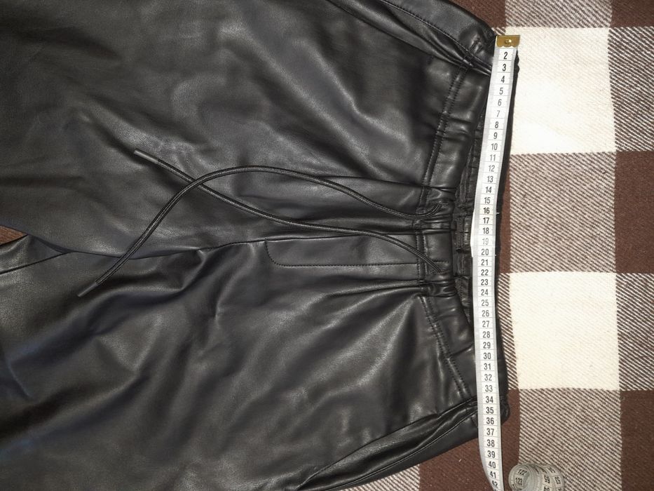 Женские брюки из экокожи.Размер 46-48.б/у.Состояние отличное.