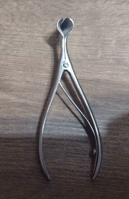 Продам хороший медицинскией пинцет.
