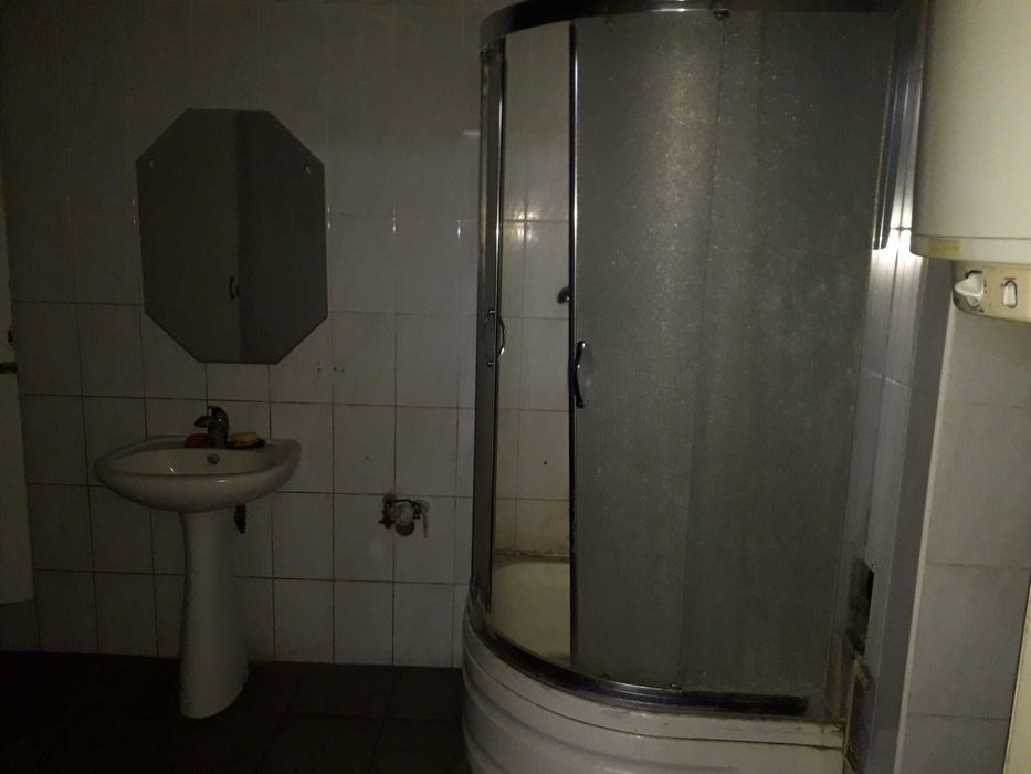 Продам приміщення автосалону