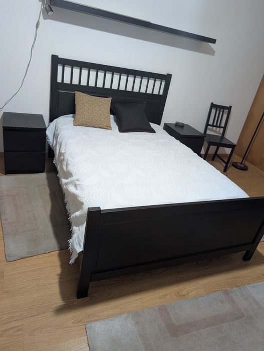 Conjunto Quarto Completo (Cama, Mesas de Cabeceira e Cadeira) - Preto