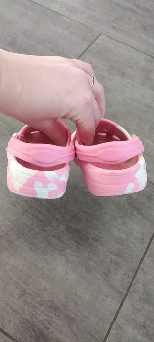 Pianki, buty dla dziewczynki, rozmiar 25. Kapcie.