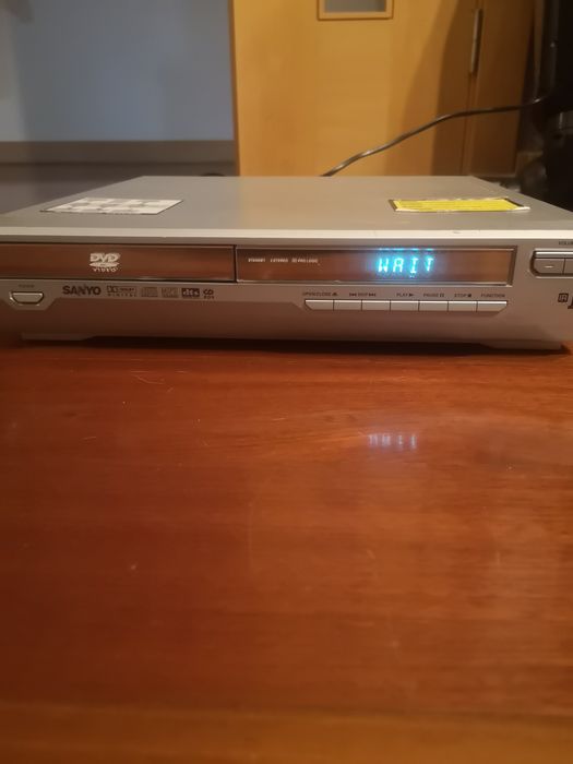 DVD Sanyo com sistema de som 5.1