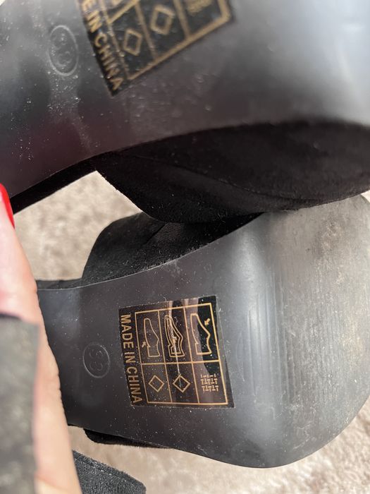 велюрове взуття на підборах 38р