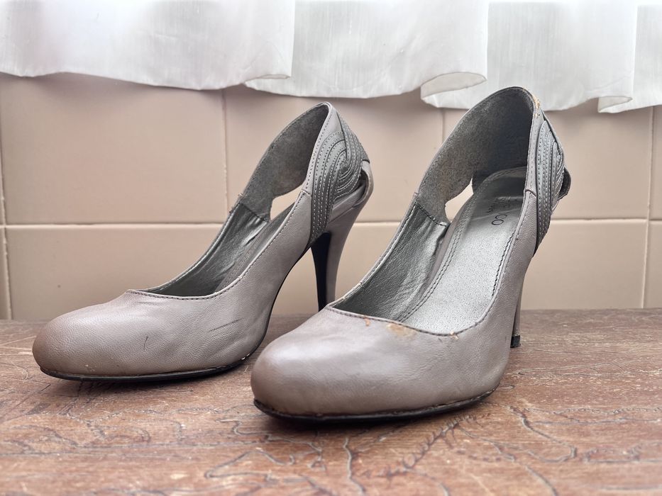Sapato cinza de salto 37