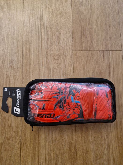 Luvas de Guarda-Redes REUSCH Attrakt Grip tamanho 9