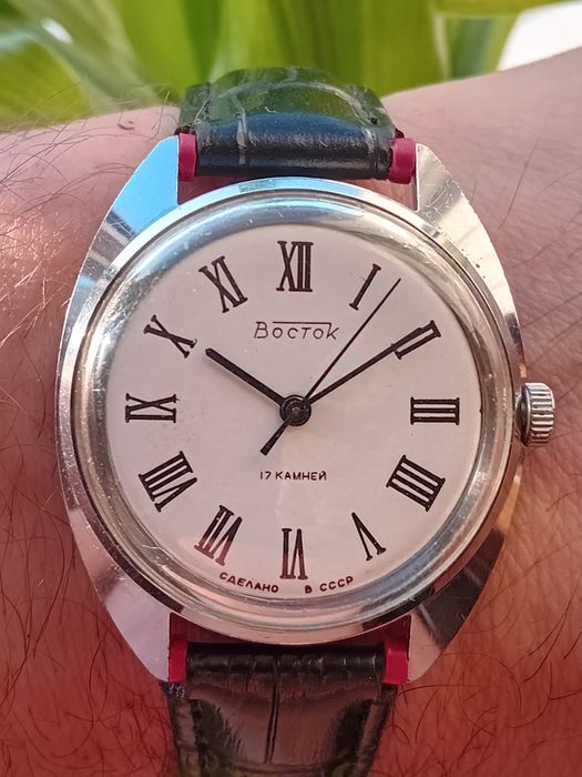 Часы Восток 17камней в хромированном корпусе  СССР