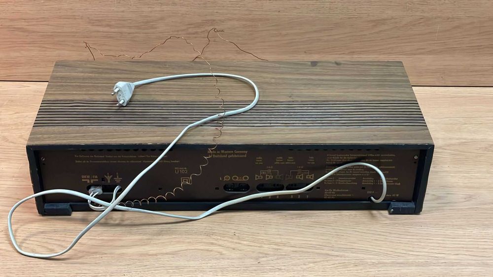 Radio antigo para decoração, não funciona