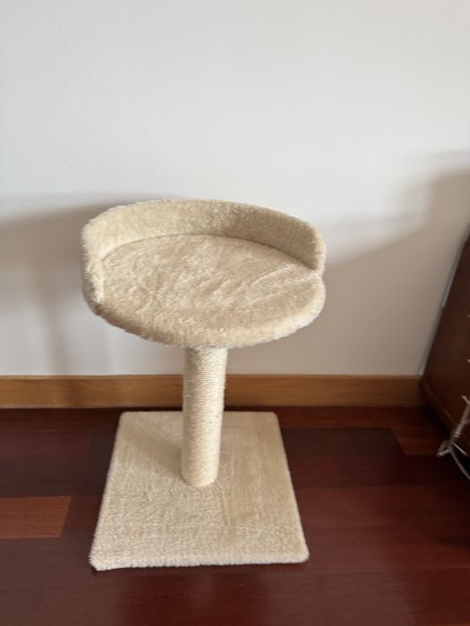 Arranhador gato com 1 mês de uso