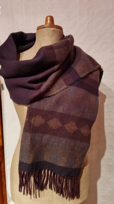 Męski,dwustronny szal z frędzlami.