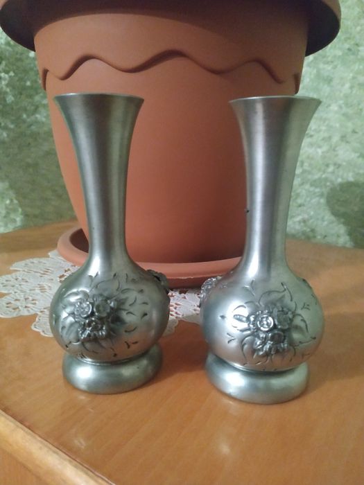 Продам дві старих вазочки