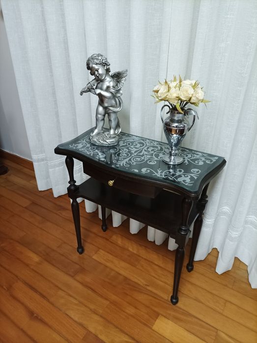 Mesa muito antiga de apoio restaurada estilo vitoriano