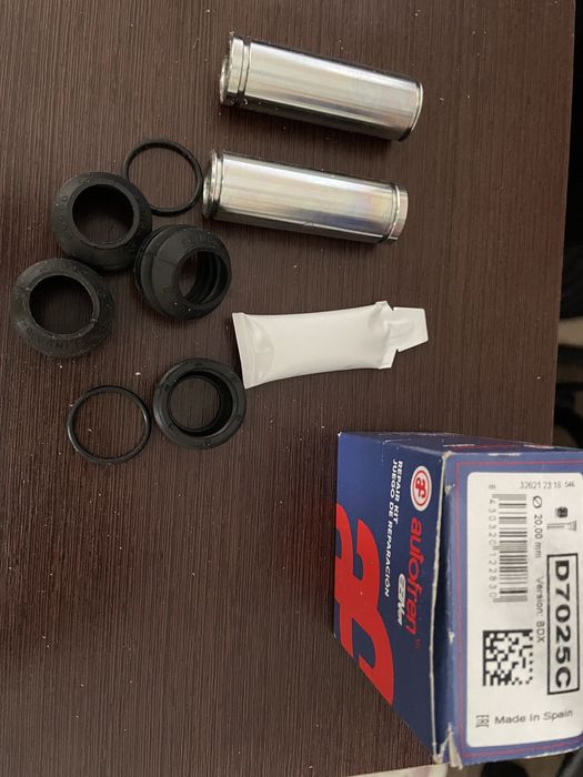 Ремкомплект направляючої гальмівного супорта D7025C