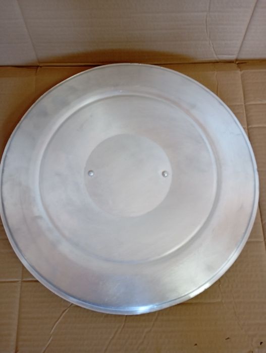 Продам кришку до каструлі 40л  алюмінієва ще колишня