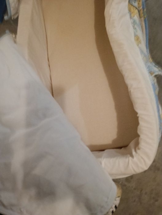 Alcofa de tecido para bebê com suporte