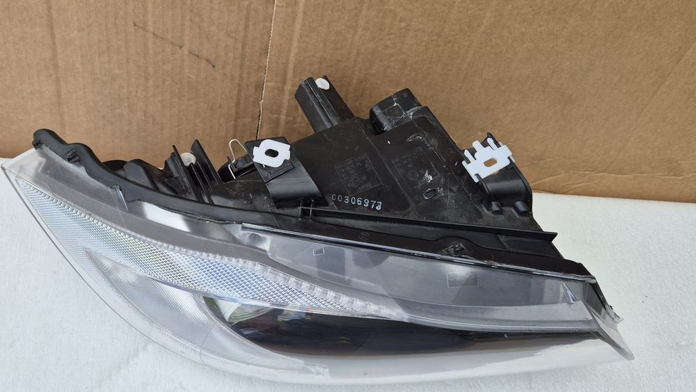 Reflektor Lampa  Bmw 3 e90 e91 2004-2008 R