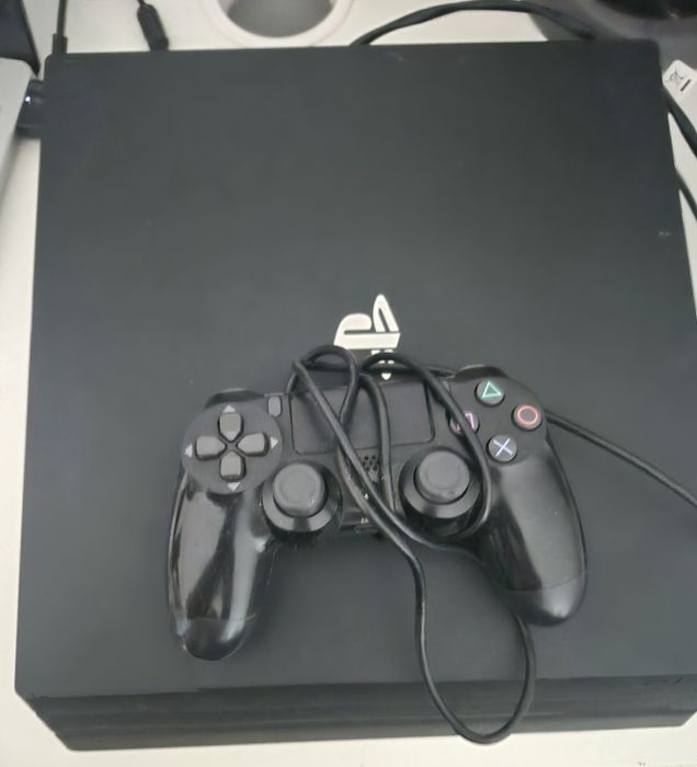 Vendo PS4 praticamente novo