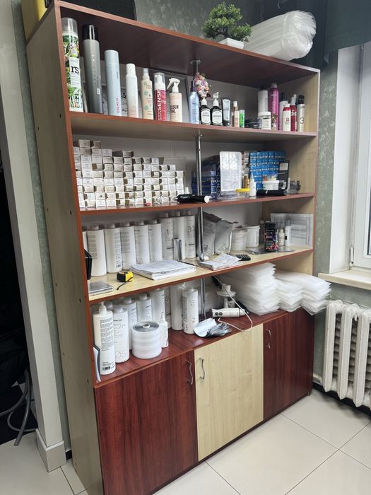 Стійка - шафа. Лаборіторія перукаря.