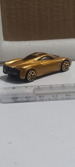 Pagani huayra hot wheels
