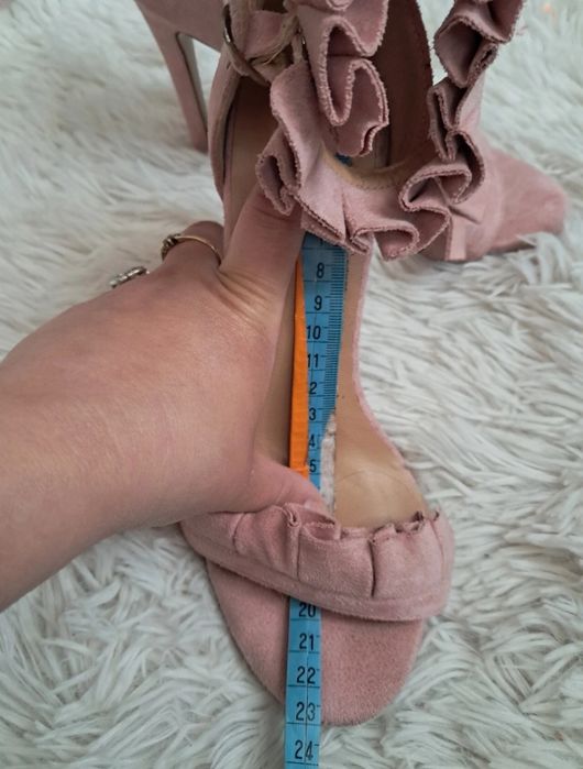 Buty na obcasie pudrowy róż Lasula