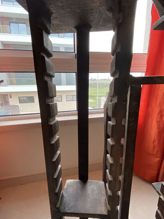 Móvel étnico para colocar CDs