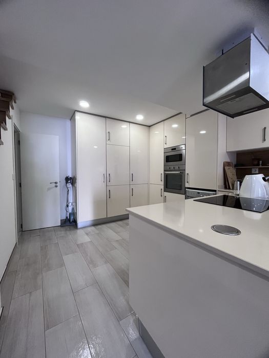 Casa Moradia T3  em Quebradas