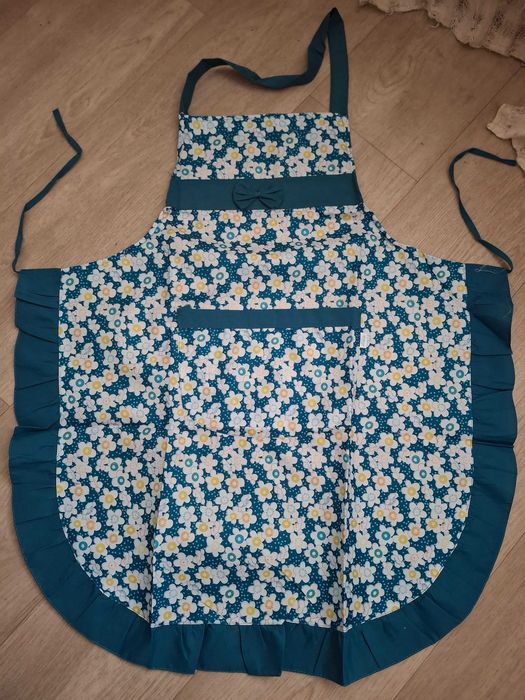 Фартуки кухонные с нагрудником новые