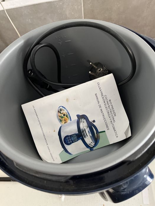 Panela de pressao eletrica.