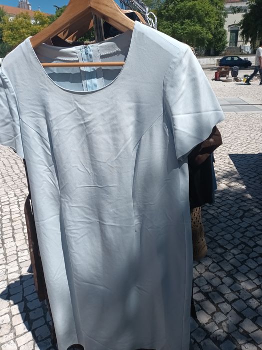 Vestidos de verão em bom estado
