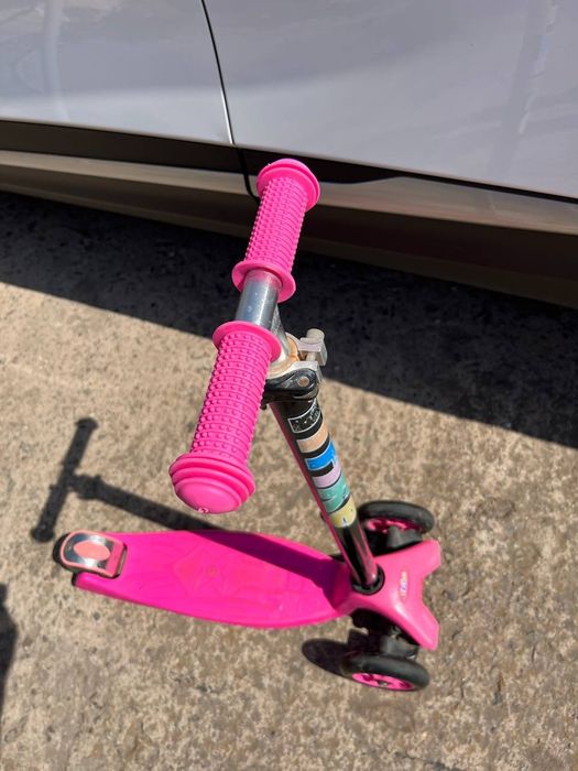 Самокат дитячий для дівчинки