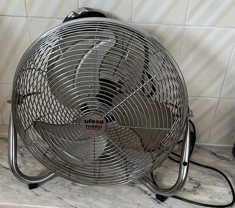 Ventoinha de Chão UFESA Turbo Fresh - Como Nova